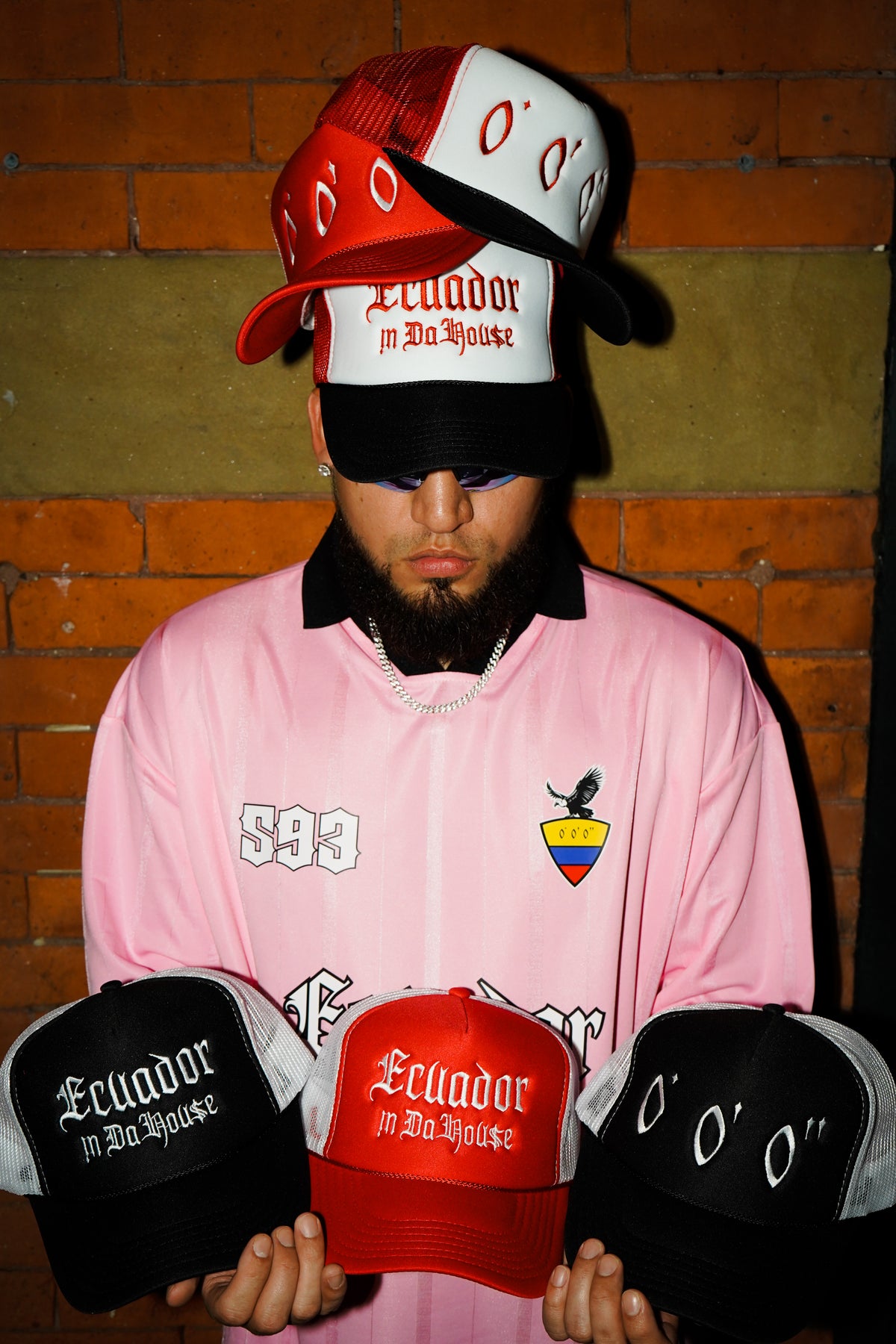 ECUADOR LOGO TRUCKER HATS